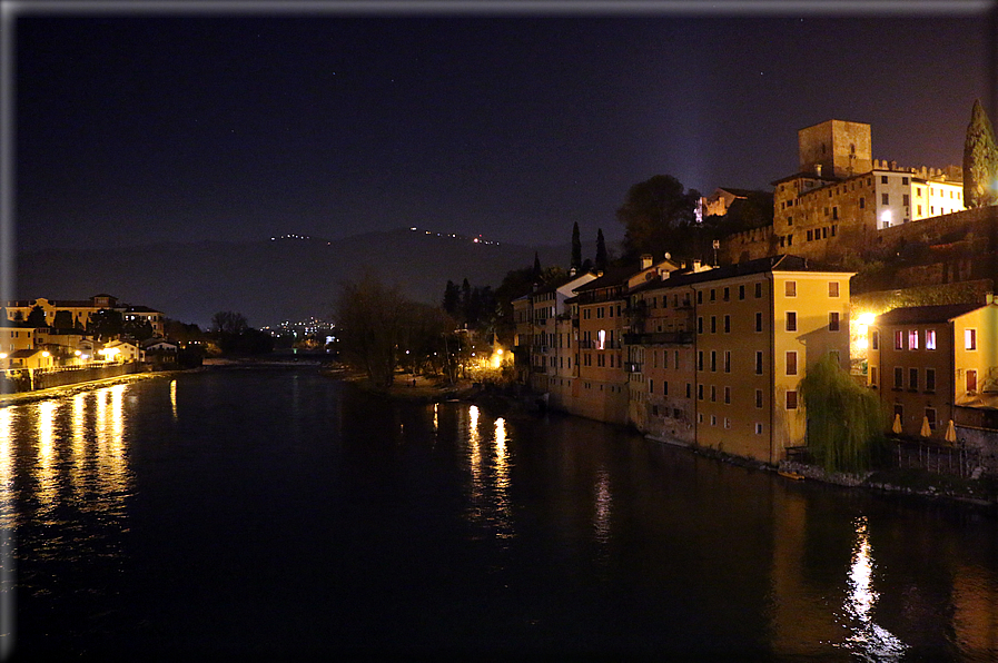 foto Bassano del Grappa di notte